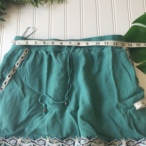 Anthropologie hei hei shorts embroidered green cream - Picture 5 of 16